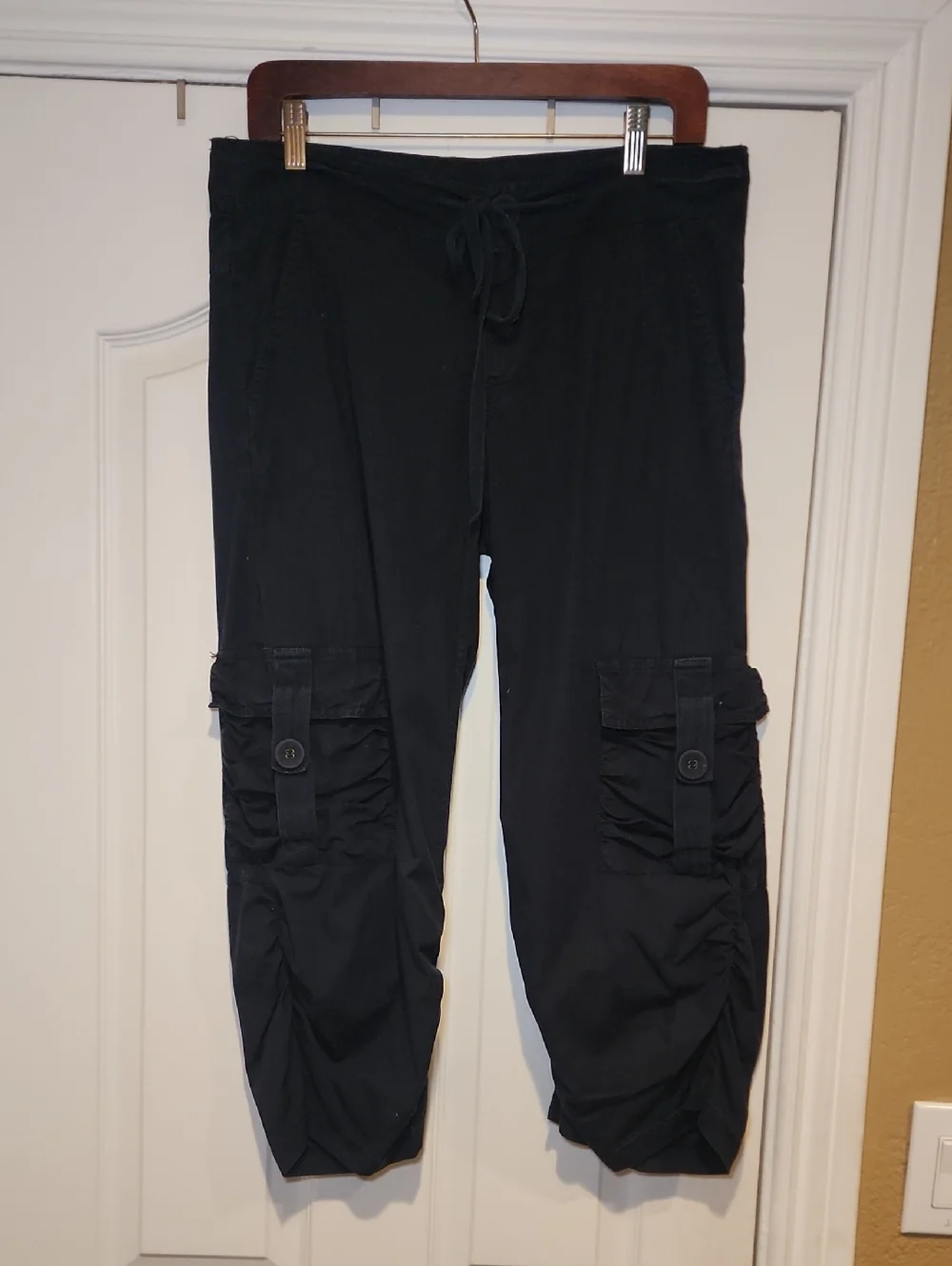 Wearables Black Cargo Drawstring Capri Pants, Sz. S - Picture 2 of 12